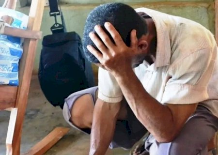 Pastor cubano é preso por doar roupas e calendários