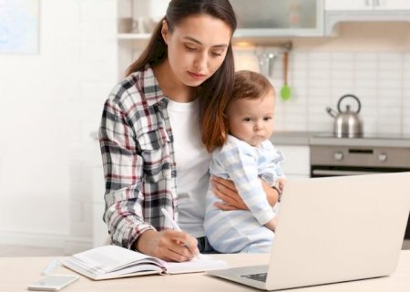 Comissão aprova projeto que garante vagas para mães no período diurno na modalidade EJA