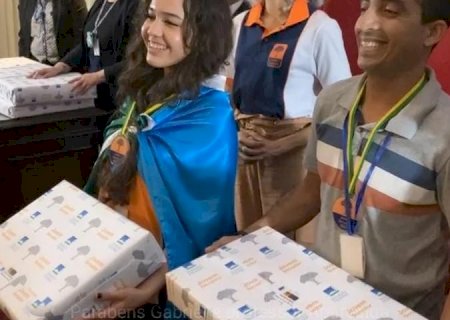 Estudante da REE vencedora do Programa Jovem Senador 2022 participa de sessão no Congresso