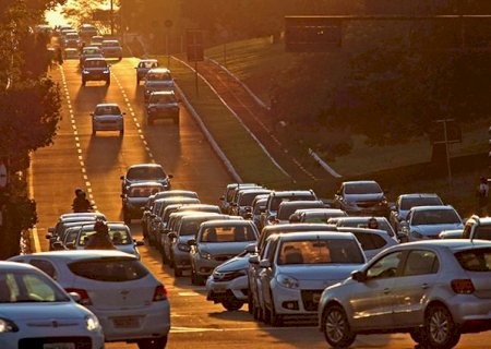 Julho é mês de licenciamento de veículos placas 5 e 6; confira o calendário