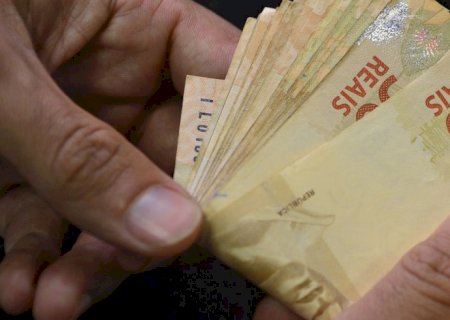 Conquista dos brasileiros, décimo terceiro salário completa 60 anos