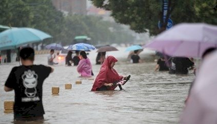 Pelo menos seis mortos e 12 desparecidos em inundações na China