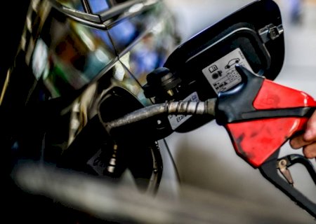 Preço médio da gasolina cai R$ 0,90 no país em três semanas