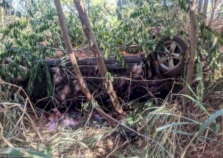 Traficante perde controle e capota veículo carregado com maconha