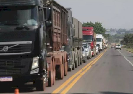 Auxílio para taxistas e caminhoneiros terá duas parcelas em agosto