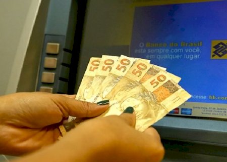 Servidores estaduais já podem sacar antecipação da metade do 13° salário