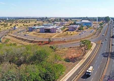 Faculdade para migrantes e refugiados: UEMS lança edital com mais de 500 vagas em 13 cidades