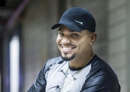 Naldo Benny desabafa após ser acusado de atacar e diminuir Anitta