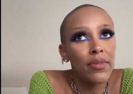 Doja Cat surpreende os fãs ao raspar o cabelo e as sobrancelhas