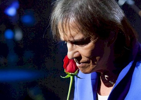 Jô Soares: homenagem de Roberto Carlos ao apresentador causa comoção
