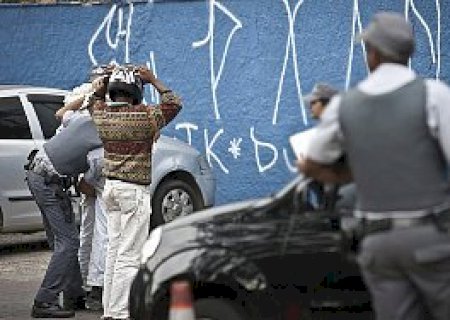 Mulher deve indenizar policial por agressão e insulto durante abordagem