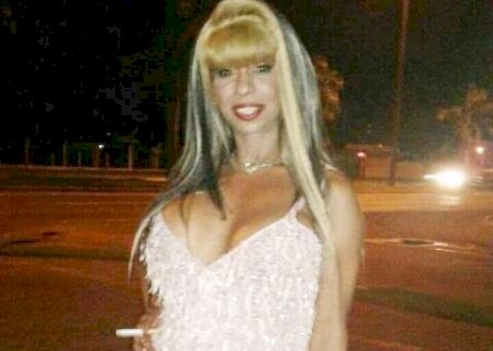 Transexual tem rosto desfigurado com facadas e morre em casa