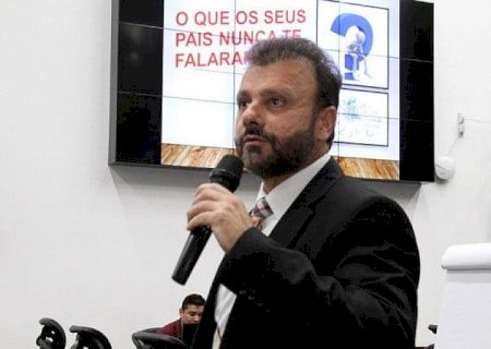 Diretor do TCE e chefe de gabinete também foram afastados