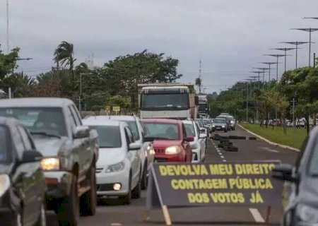 A pedido da AGU, Alexandre de Moraes proíbe a interdição de trânsito em todo o País