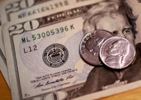 Dólar cai para R$ 5,17 à espera de dados sobre inflação americana
