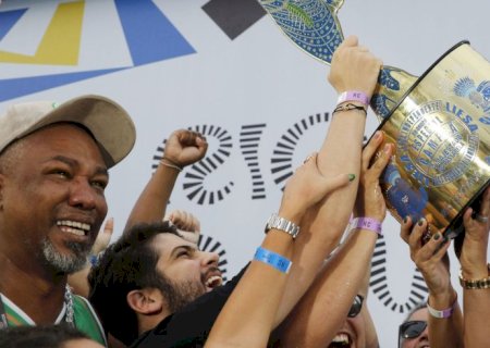 Campeã: Imperatriz Leopoldinense celebra fim de jejum de 22 anos