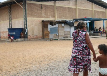 Comunidade warao enfrenta dificuldade em abrigo improvisado em Roraima