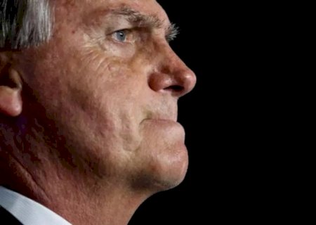 Bolsonaro anuncia volta ao Brasil