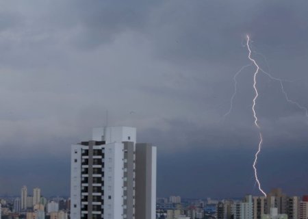 Chuva no litoral norte de SP causa inundações e bloqueio em estradas