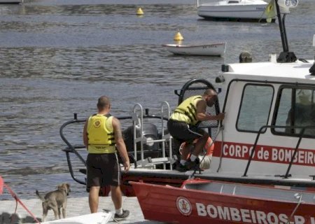 Bombeiros encontram corpos desaparecidos após naufrágio no RJ
