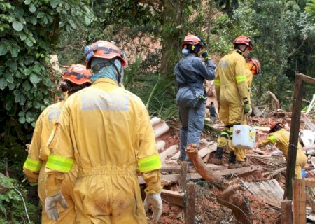 Buscas por seis desaparecidos prosseguem em São Sebastião (SP)
