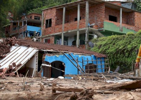 Sobe para 49 o número de mortos no litoral norte de São Paulo