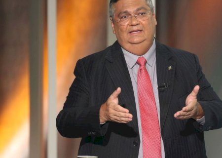 Flávio Dino critica “penetração indevida da política nos quartéis'