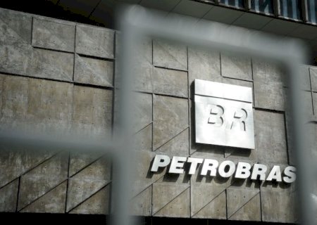 Petrobras dá aumento à diretoria de 44%, e presidente pode receber mais de R$ 165 mil de salário