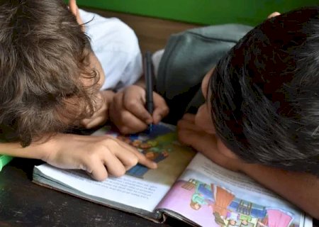 Polônia proíbe “sexualização de crianças” nas escolas