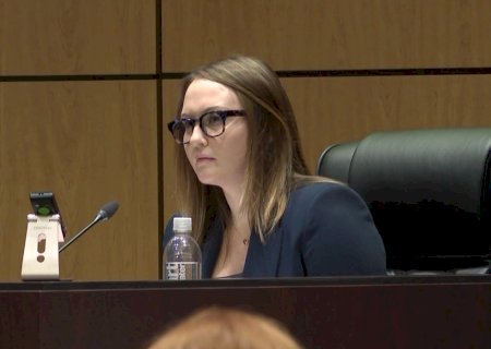 Professora é demitida após ler livro com ideologia de gênero para crianças