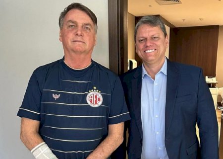 Tarcísio de Freitas visita Bolsonaro em hospital de São Paulo