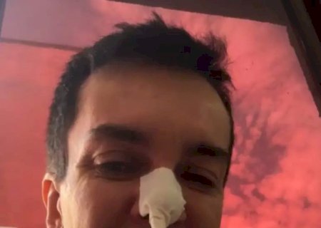 Cantor Regis Danese passa mal e alta é cancelada