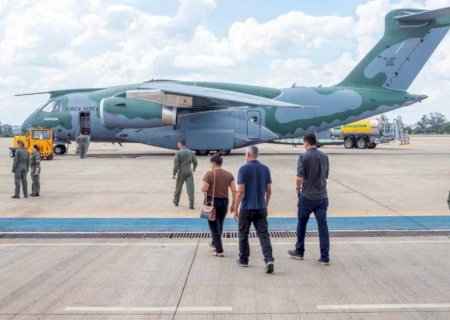 Oitavo voo com repatriados brasileiros deixa Tel Aviv