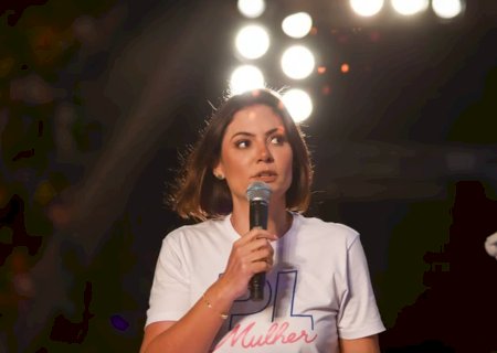 “Não existe comunista cristão', lembra Michelle Bolsonaro sobre Dino