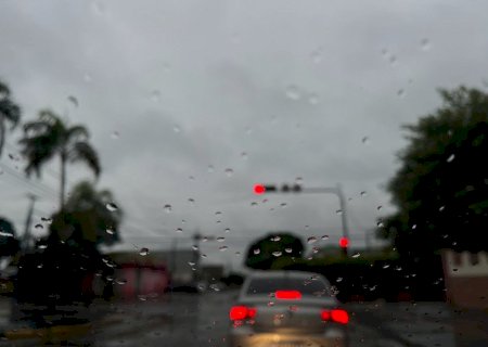 Semana começa com previsão de chuva e tempestades em MS