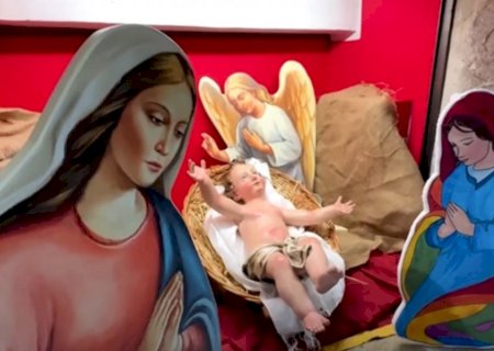 Igreja Católica é acusada de blasfêmia por presépio LGBT