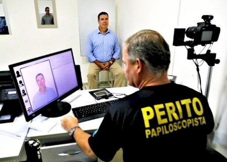 Governador faz o seu novo RG e destaca que documento é gratuito à população