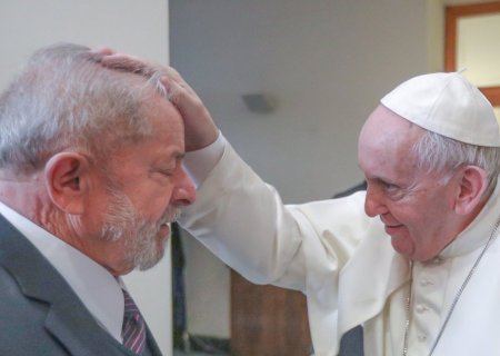 Papa afirma que ação de ladrões é “advertência” contra a avareza