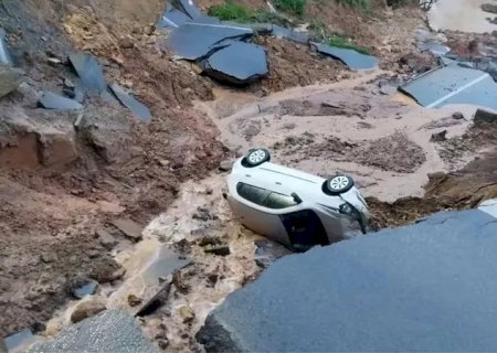 Chuvas abrem cratera e interditam Trecho da BR-470