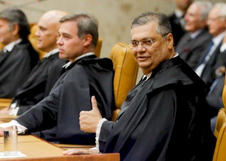 Advogado pede suspeição de Dino em casos do 8 de Janeiro