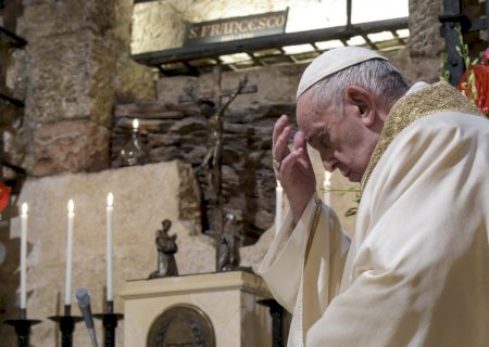 Católicos querem que Cardeal que escreveu livro erótico sobre Jesus seja demitido