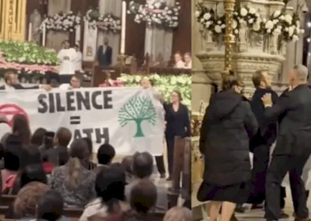Manifestantes invadem igreja durante missa de Páscoa aos gritos de “Palestina Livre'