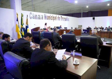 Vereadores aprovam pauta com 33 matérias