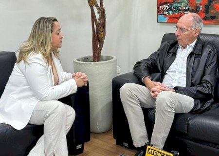Lia Nogueira critica prefeito por atraso em licitações de 30 milhões e sugere que estado assuma obras