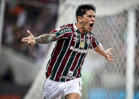 Com gol de Cano, Fluminense vence Athletico e se afasta do Z4