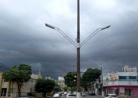 Inmet emite três alertas para chuvas intensas e tempestade em Dourados e região