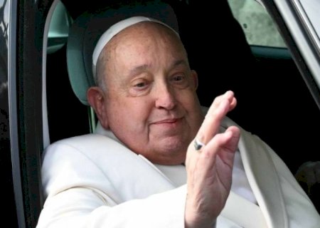 ‘Papa Francisco está morrendo’, diz fonte do Vaticano a jornal na Itália