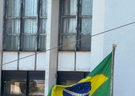 Campo Grande -  Bandeira do Brasil é hasteada de 'ponta-cabeça' no INSS