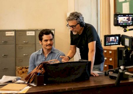 Kleber Mendonça celebra 'O Agente Secreto' no Globo de Ouro