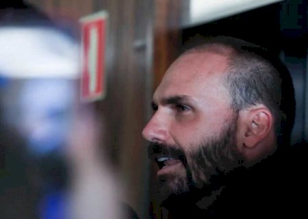 PF determina retorno imediato de Eduardo Bolsonaro